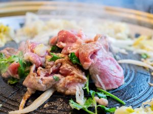 秘伝の粉で味わう焼肉とは？ 池袋のガチ中華『チチハル焼肉』が激ウマすぎた