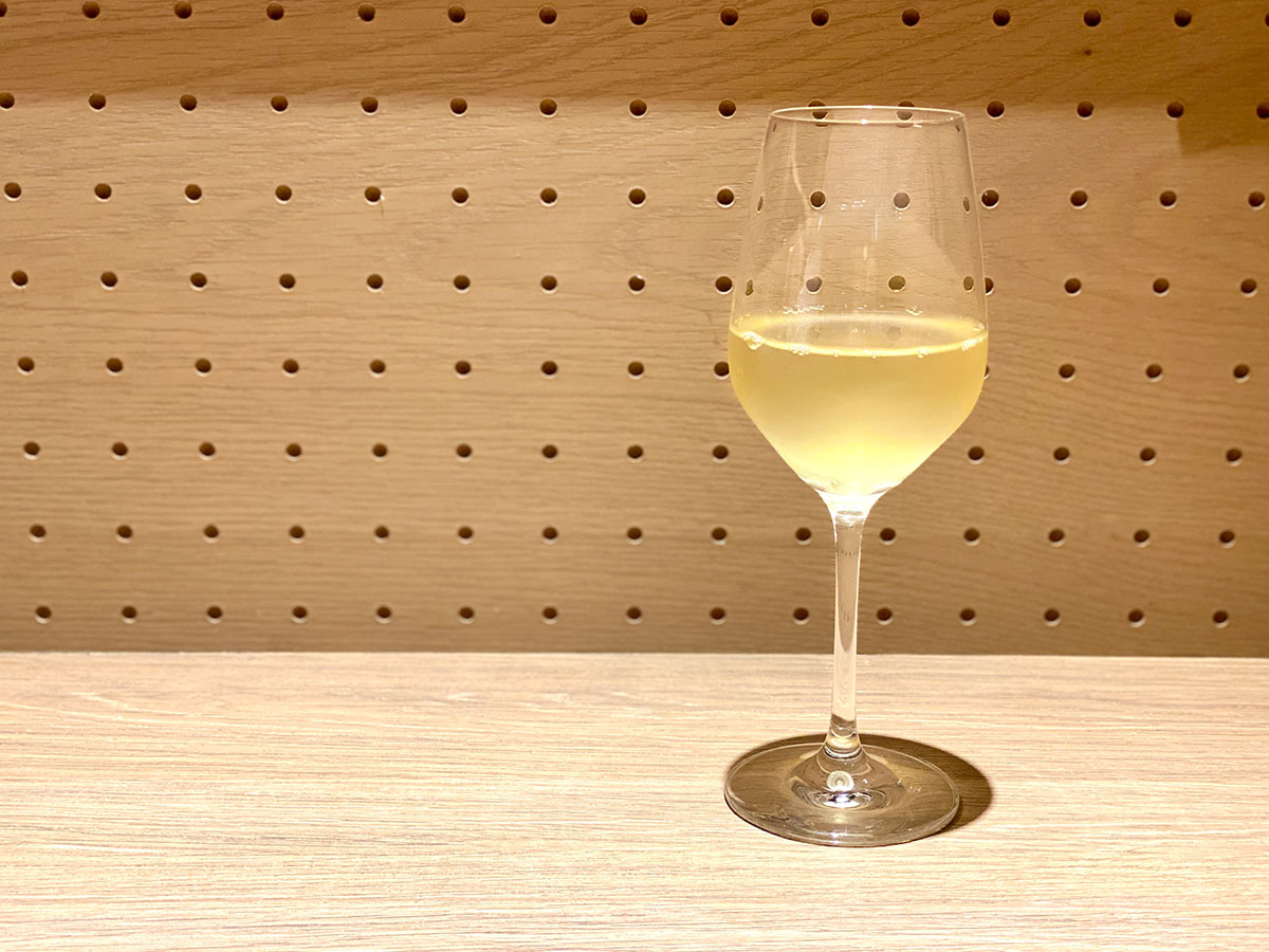 店内醸造ワイン「ナイアガラ(オレンジワイン)」649円
