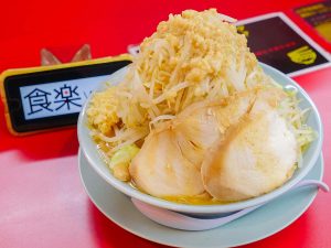 約1.6kg！？ 横浜の『自家製麺 酉』（横浜）で「麺増し・野菜増し」のデカ盛りラーメンを食べてきた