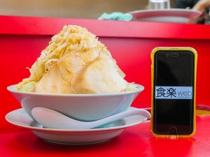 「ラーメン」850円＋「麺増し」100円、「野菜増し」50円（ニンニク、ちょいあぶら増し）で1000円