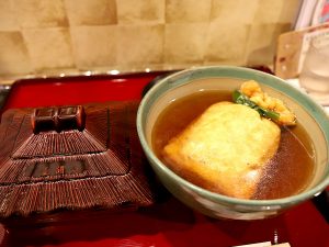 「欲張りセット（天丼＋巾着きつね）」2200円