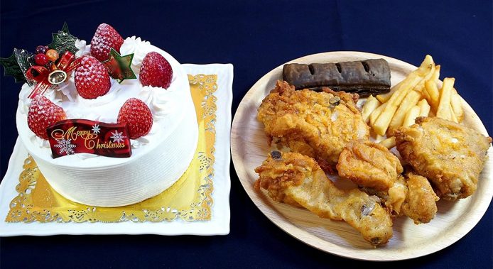 チキンとケーキはクリスマスの定番©ringonome/photoAC