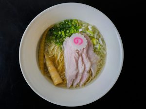 「塩らぁ麺（にんにくあり）」980円