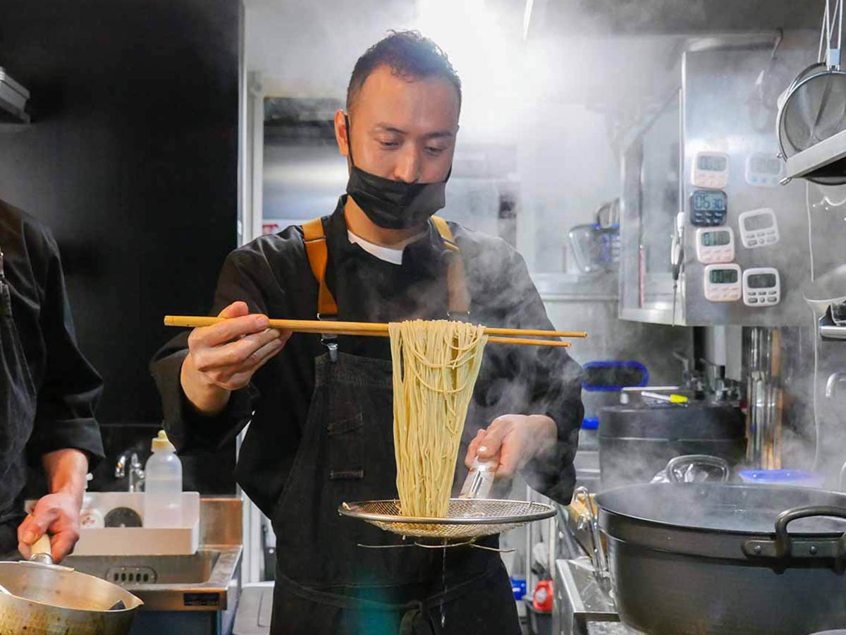 カナダでフレンチのシェフを務め、帰国後、2022年に祐天寺に1号店『Ramen Break Beats』を創業