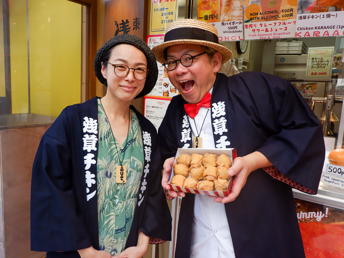 「美味しさだけでなく楽しさも提供したい」という店主・ハッピー溝上さん(右)は元芸人というだけあってさすがのトーク上手。妻のぷりてぃ溝上さん(左)と2人で営む