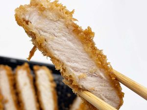 どこのスーパーの「とんかつ」がウマい？ 都内の7つのスーパーの「ロースカツ」を食べ比べてみた