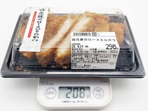 『東急ストア』の「四元豚ロースとんかつ」322円。重量は約208グラムでした