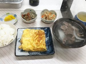 「シチュー定食」850円、特製シチューの単品は300円