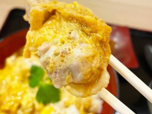 鶏と卵の繊細な旨みに加え、丁寧に調理されていることがよくわかります