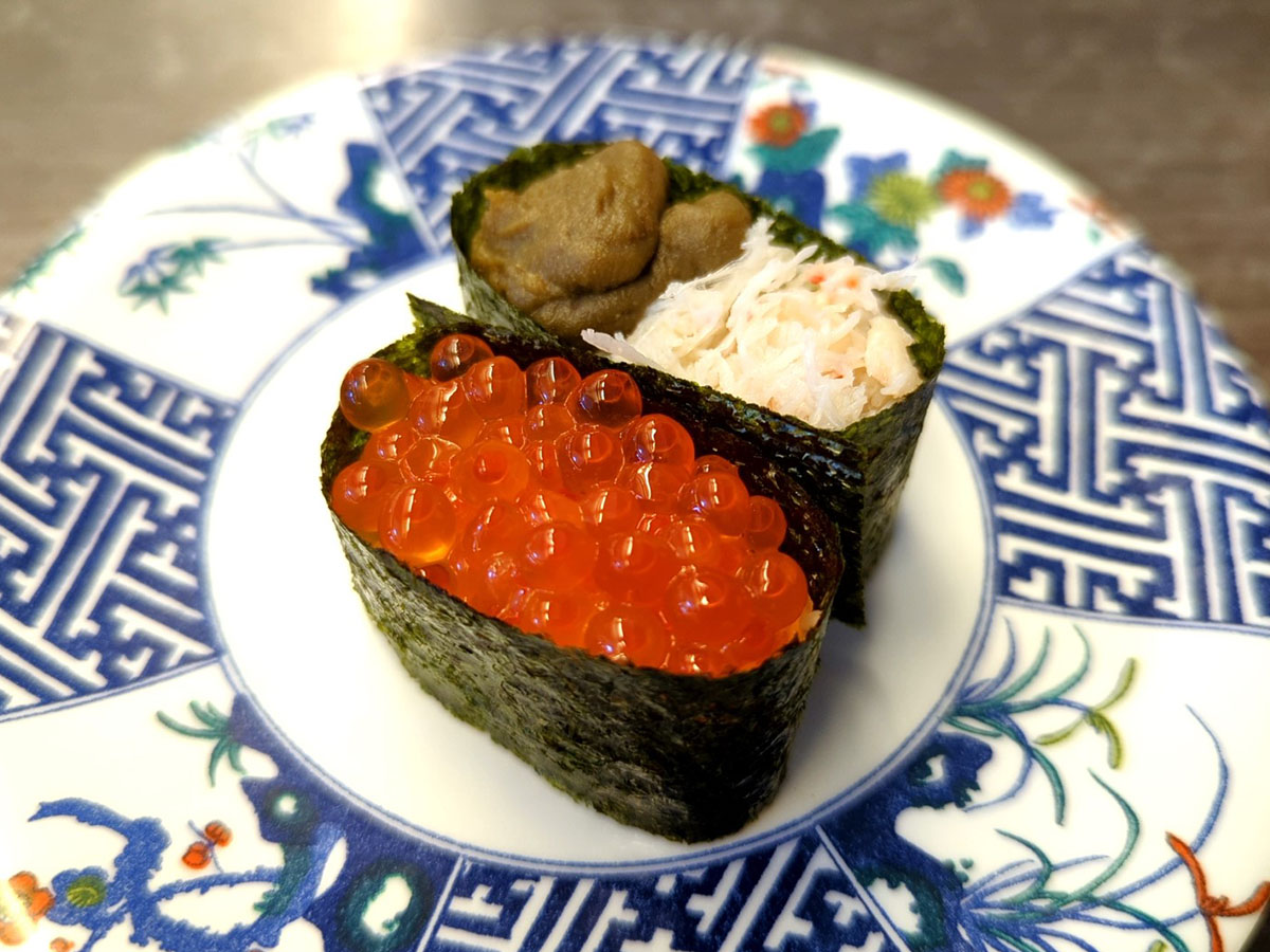 「いくらとカニ味噌の軍艦」290円(税抜)