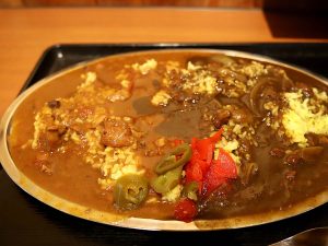 セルフでカレーかけ放題！ 大阪の名物レストラン『カレー食堂マッハ』に潜入してきた