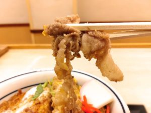 牛肉は甘めの味で柔らかプリプリ。量がもっとあれば……