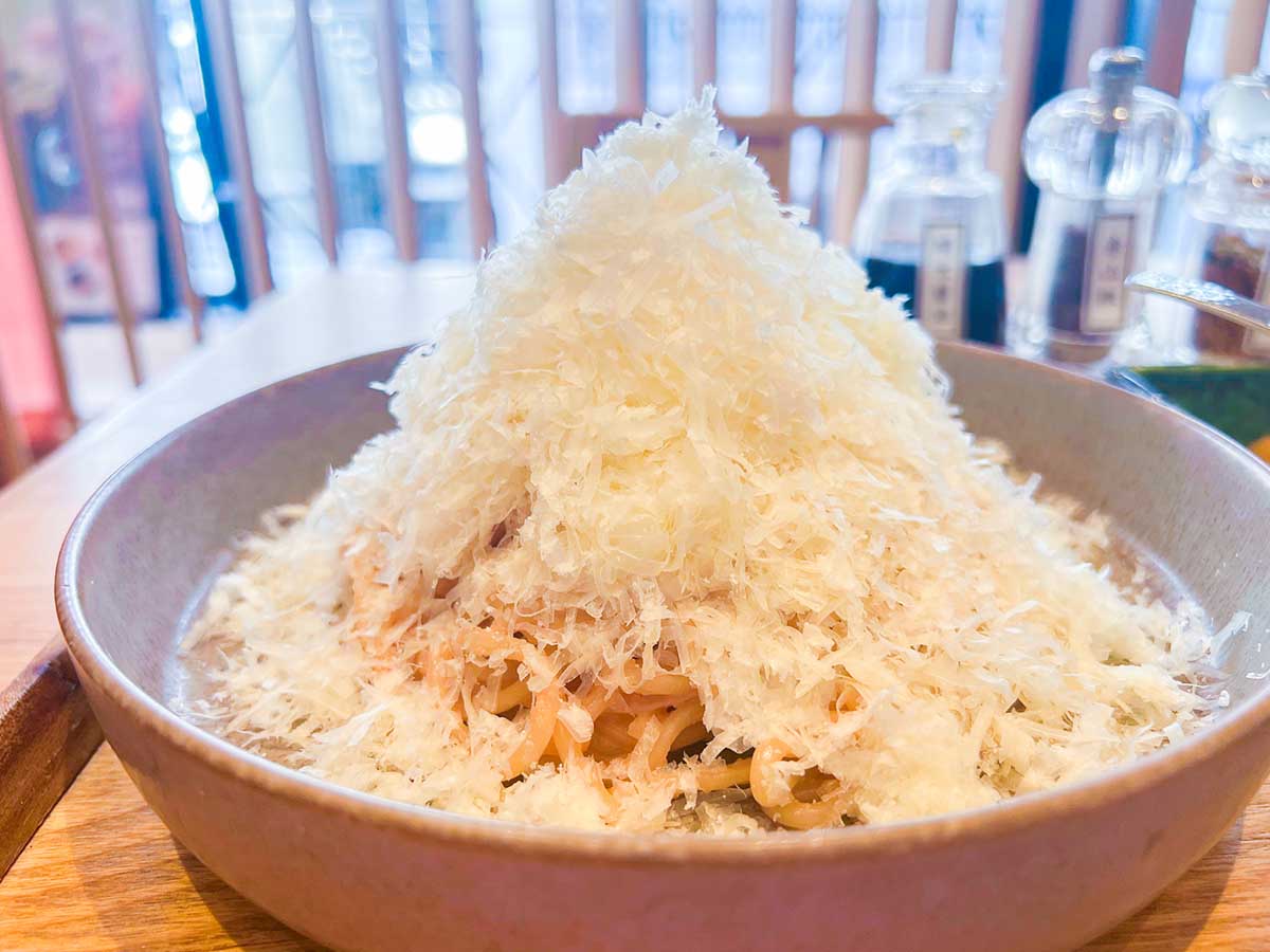 チーズでパスタが見えない！『東京たらこスパゲティ』のチーズが山盛りすぎるたらこスパを食べてみた