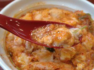 優しい味の印象が強い『なか卯』の親子丼がパワフルに