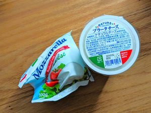「輸入チーズ」各198円