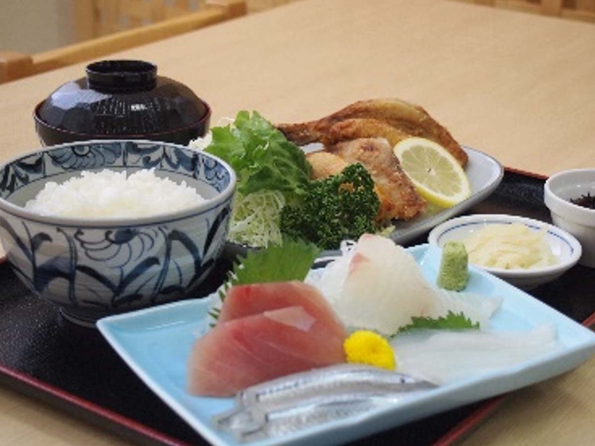 『食処 いたこ丸』の「(並)定食」