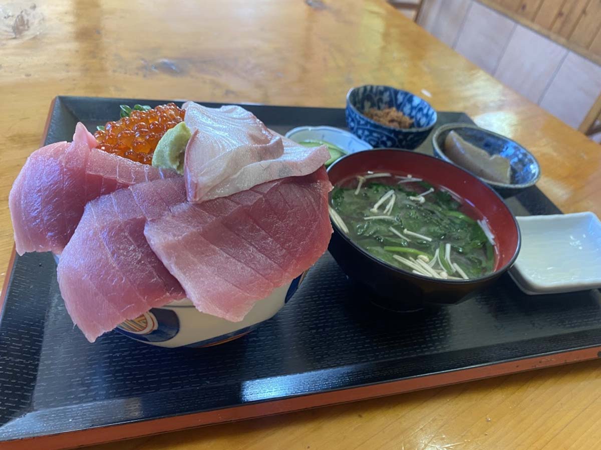 『浜めし』の「三色丼」