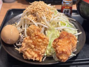 からあげ専門店『から好し』は実はお蕎麦がウマい！？ ニンニク＆野菜増し盛り「好し郎蕎麦」の魅力とは？