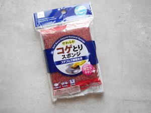 「やわらかコゲ取りスポンジ」110円