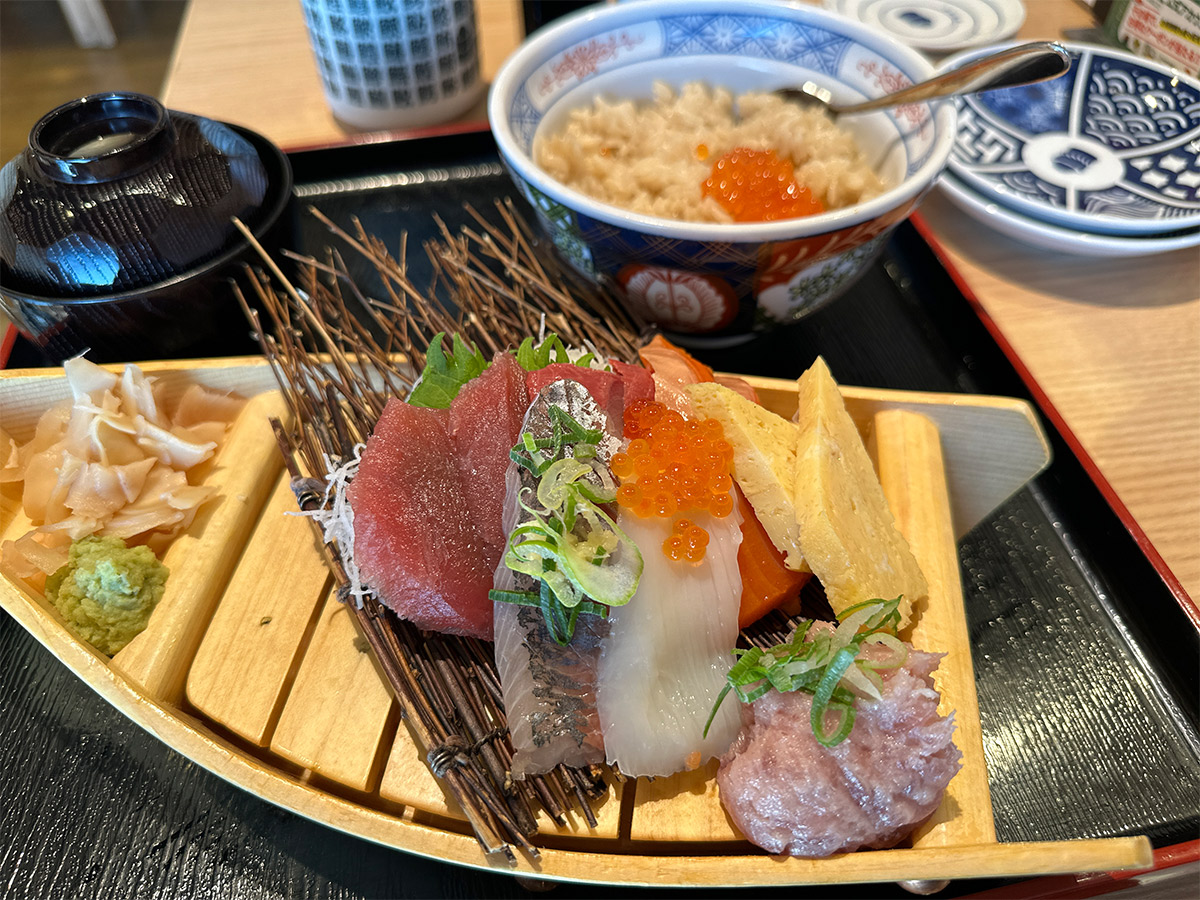 スシローが手掛ける寿司居酒屋『杉玉』は実はランチも旨い！ 豪華なのに990円で味わえる「舟盛り丼」を食べてきた