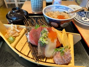 「舟盛り丼」990円