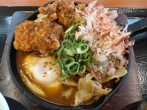 W炭水化物の衝撃メニュー！ 『からやま』の期間限定「カレーからあげのカレーうどん定食」を食べてみた！