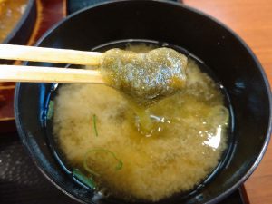 とろろ昆布を使用したみそ汁