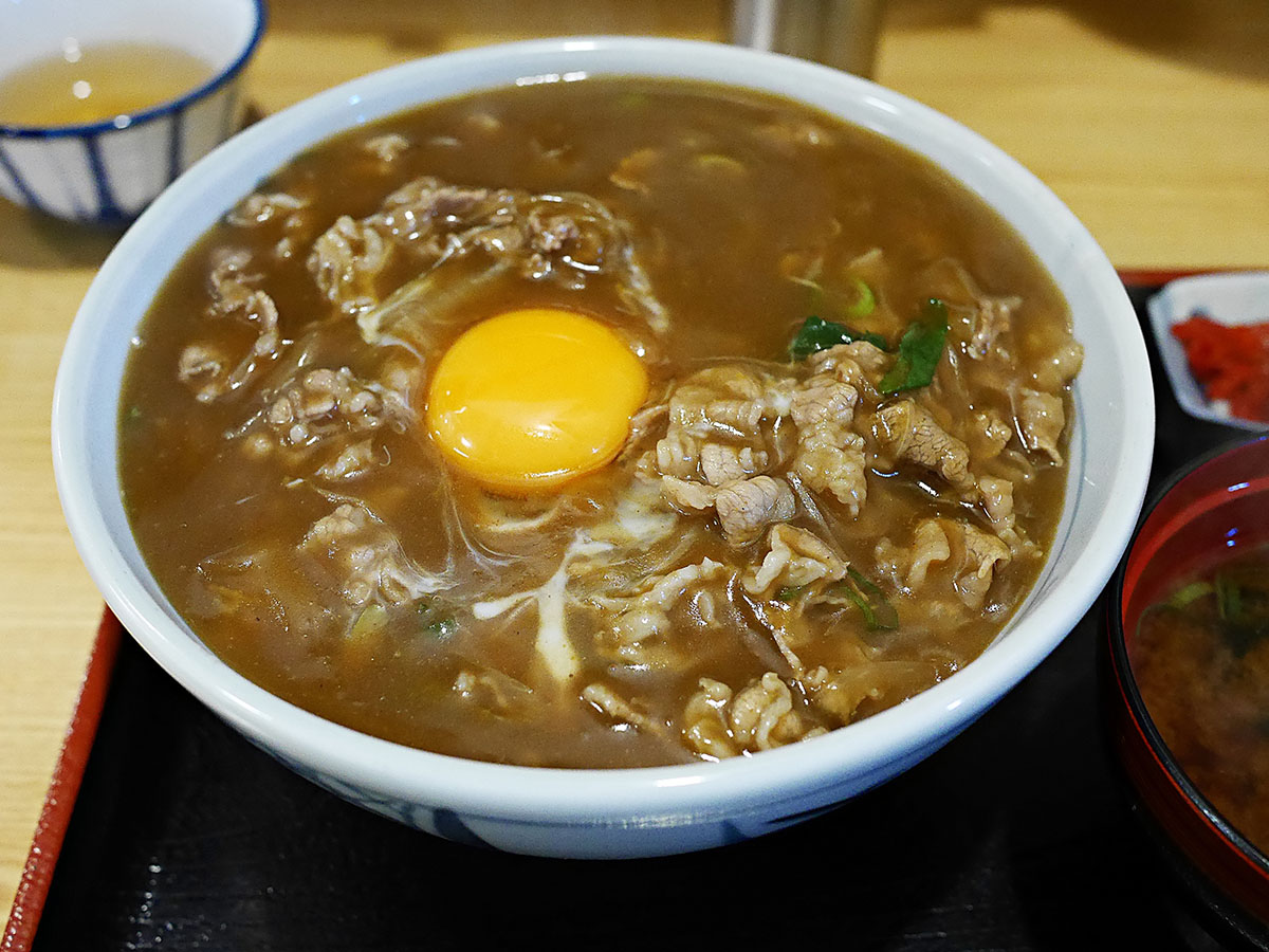 1日20食限定！ 大阪で40年以上愛される『そば処更科』の「カレー丼」とは？