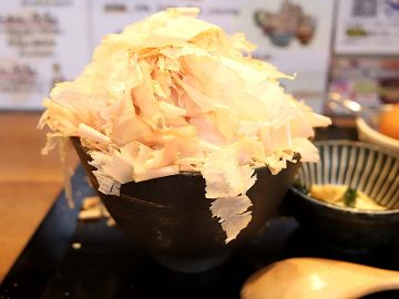 【京都グルメ】カツオ節だけの丼が大人気！ 鰹節丼専門店『節道』の「鰹節丼定食」の味わい方