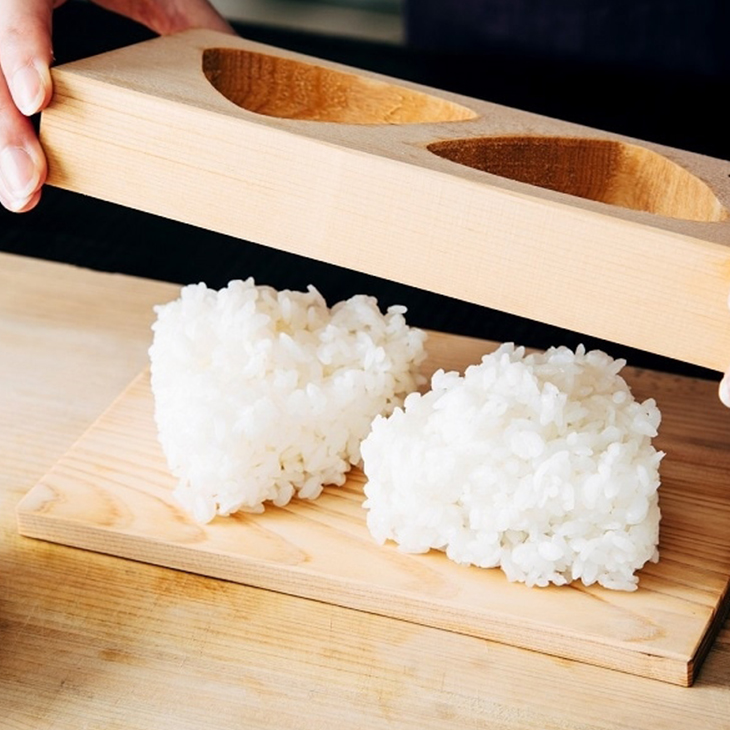 「おにぎり型 大/小」大2200円、小1870円