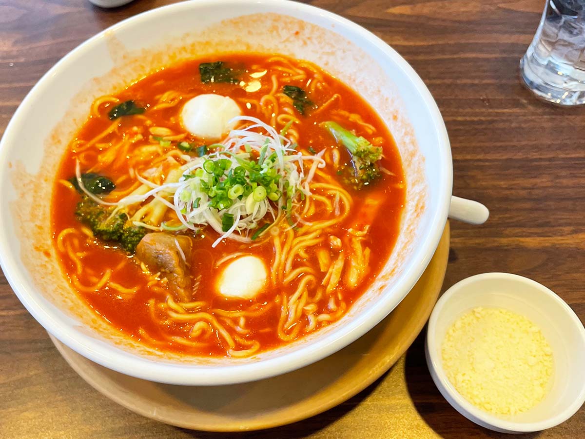 『ジョナサン』の「野菜の恵み!トマトらー麺」989円