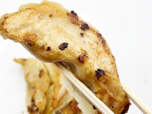 通常の餃子の2倍ほどのサイズがあります