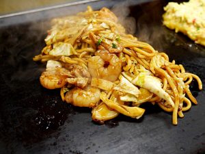 大阪の食べログ百名店。老舗お好み焼き店『千草』の裏名物「チャンポン」が旨いワケ