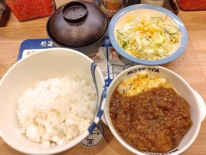 まさかの1000kcal超え！ 松屋の「シャリアピンソースハンバーグ定食」を食べてみた