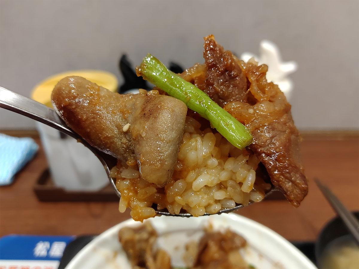 カルビとホルモンを同時にいただく多幸感。半端ないです!