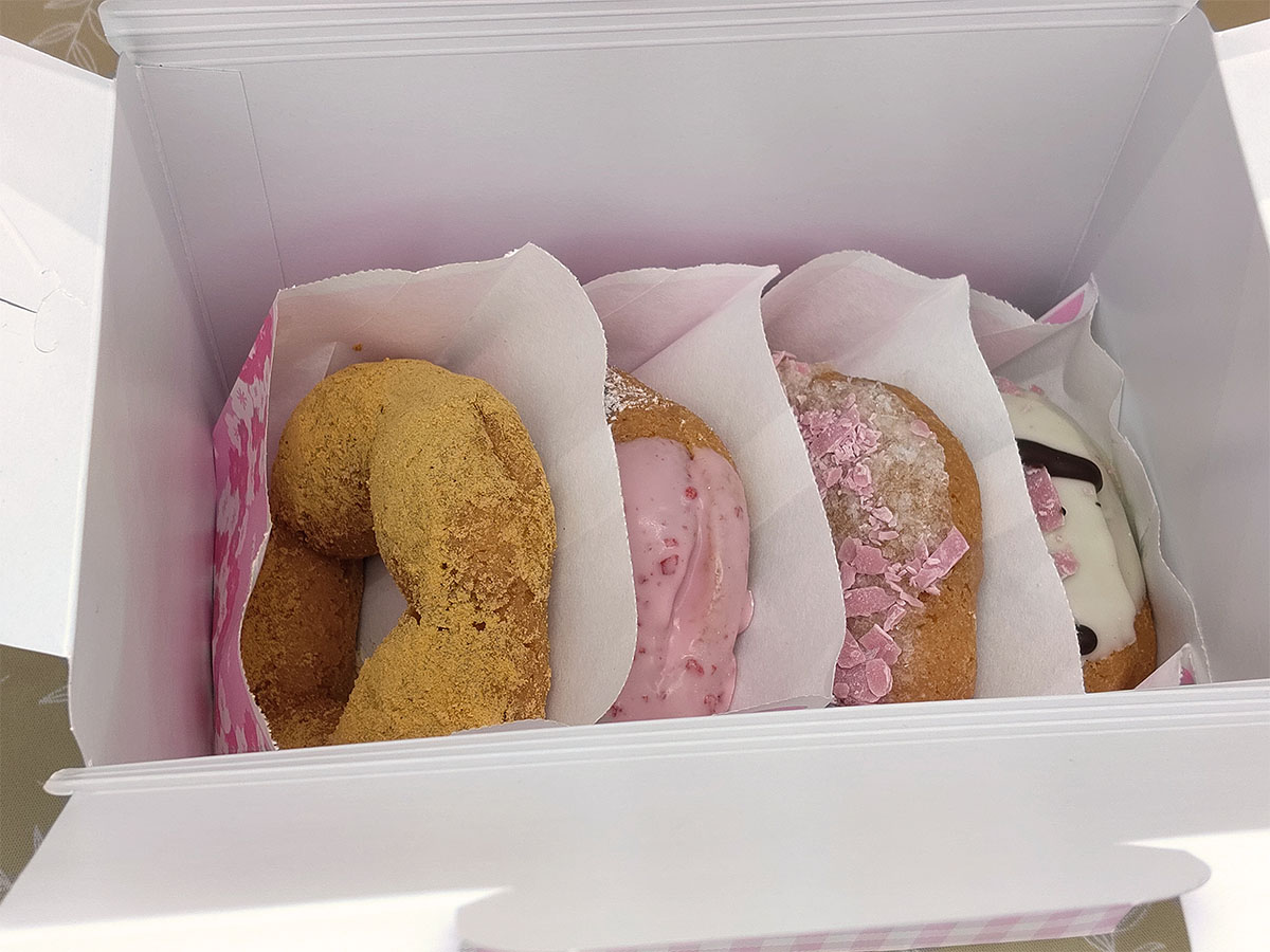 4種類のドーナツがセットになった「桜もちっとドーナツ 満喫セット」もあります(ボックスがなくなり次第、販売は単品のみとなります)