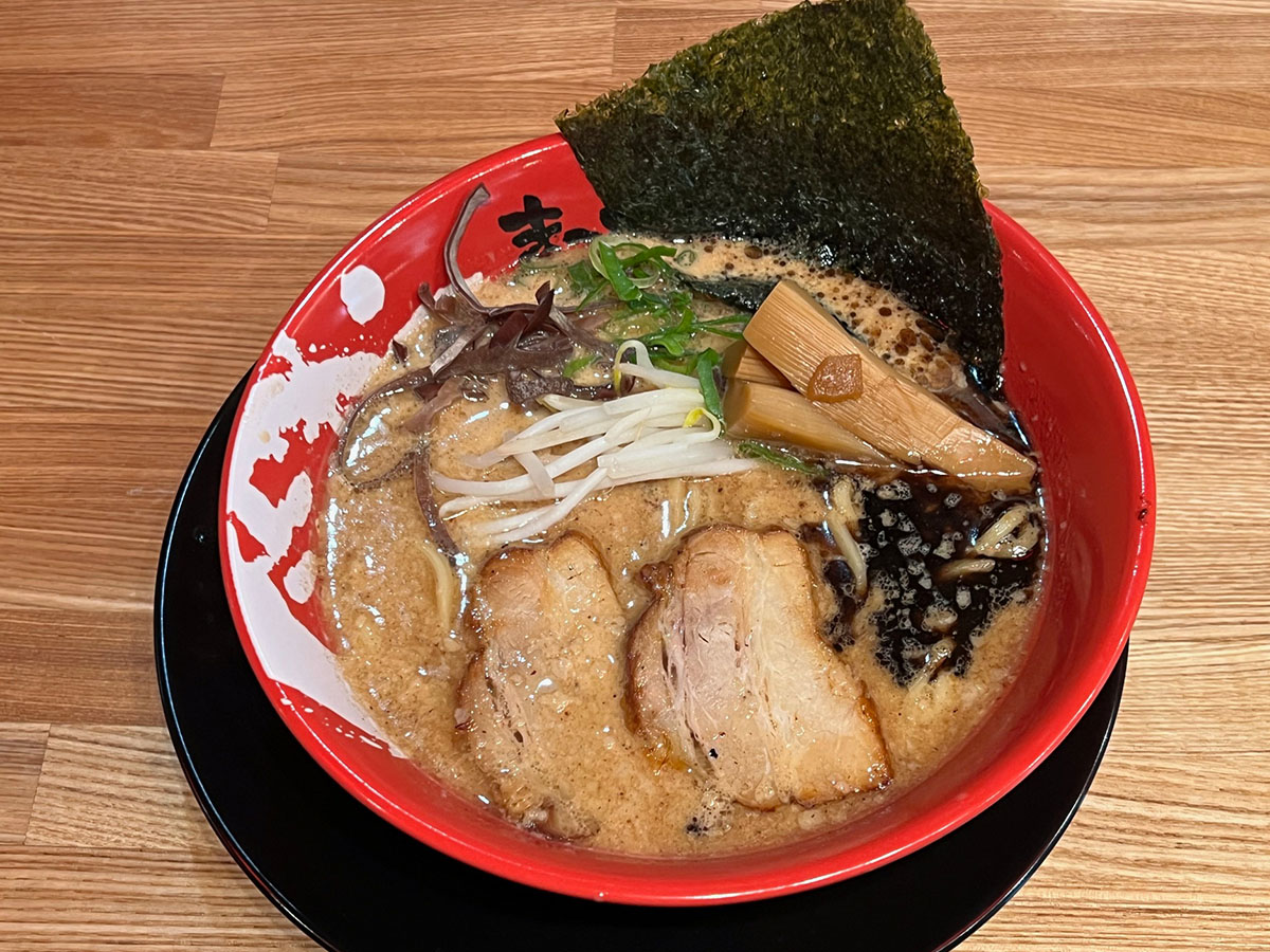 「濃厚魚介牛じゃんラーメン」980円