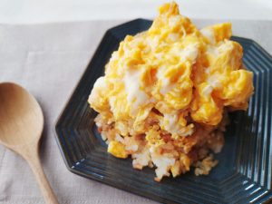 【きょう、何食べる？】フードライターの家に伝わる10分で作れる満腹ごはん「ふわとろ卵の醤油チャーハン」レシピ