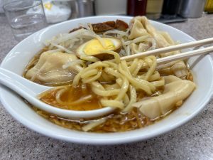 しっかりとしたコシのある中太麺