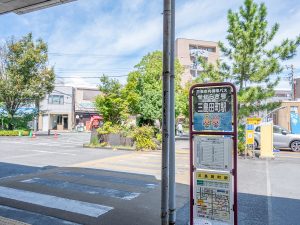 伊豆箱根鉄道駿豆線に乗って2駅で三島田町駅前に到着