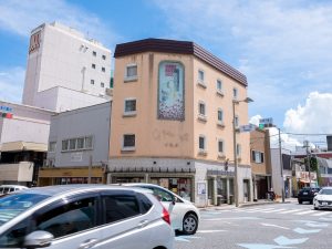 三島駅から南に伸びる芝町通り［食楽web］