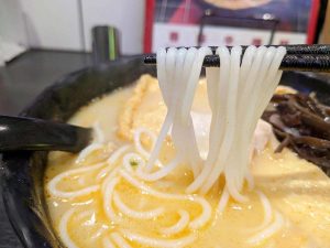 麺はお米と水だけでつくられた中国雲南省発祥米線（ミーシェン）が使われている
