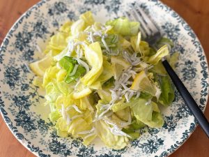 “ストレス解消料理”でプチ不調を撃退！5分で作れる「春キャベツとしらすのレモンマリネ」