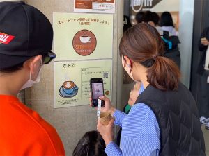 クイズラリーは、スマホを使って謎解き開始！