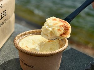 表面にはこんがり焼き色が、口に近づけると芳醇なチーズの香りが漂います