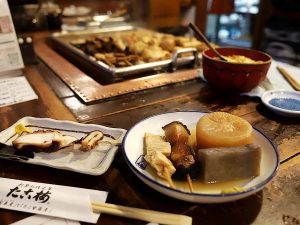 「さえずり」、「ころ」各900円、「大根」300円、「こんにゃく」200円、「たこの甘露煮」1串400円