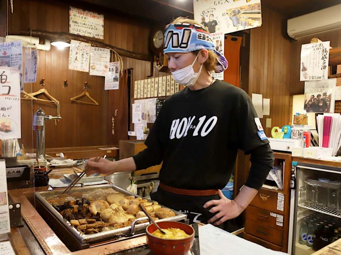 日本一の歴史あるおでん屋の鍋番に頑固オヤジは居なかった