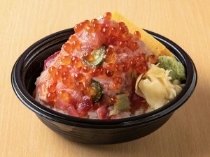 まぐろやいくらなど海の幸が満載の「頂 いただき丼」1980円