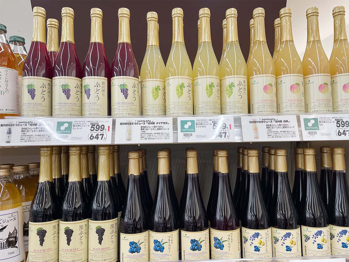信州産の果実を贅沢にたっぷりと使った「ツルヤプレミアム」のジュースも買い!