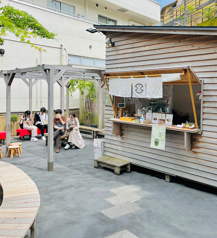 『お庭の茶店』の営業時間は10:00~16:00(雨天休業)